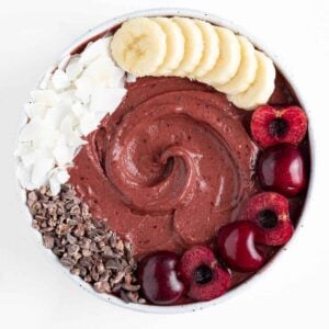 chocolate cherry smoothie bowl