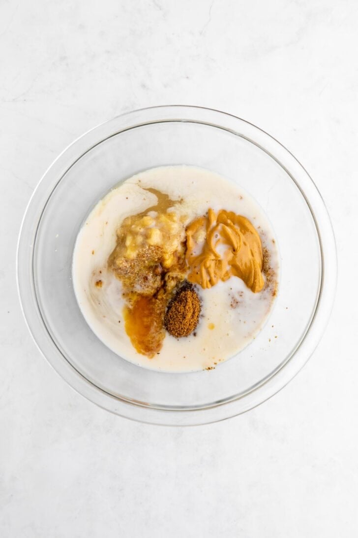 wet ingredients for vegan banana brownies in a glass bowl