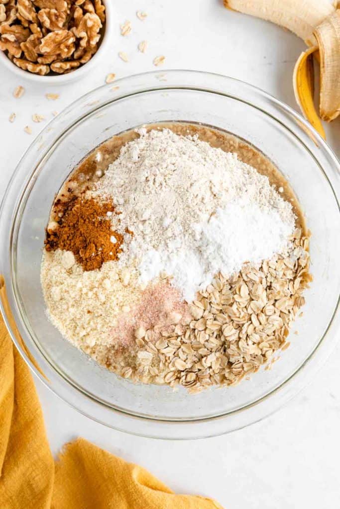 oat flour, almond flour, rolled oats, cinnamon, and salt in a mixing bowl