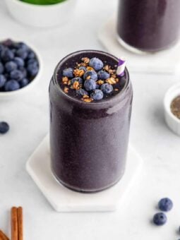 a blueberry spinach smoothie with bananas and chia seeds inside a glass