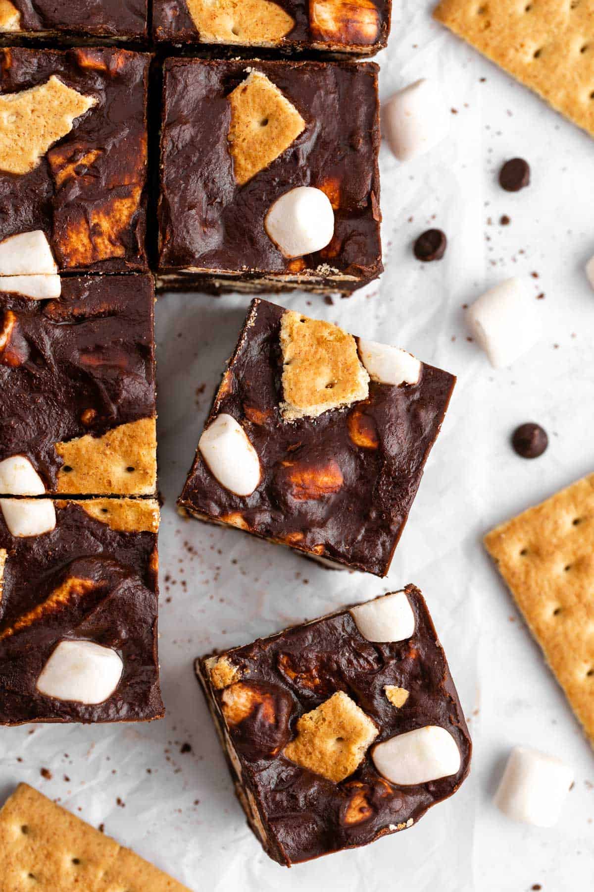 vegan s'mores fudge bars with mini marshmallows and graham crackers