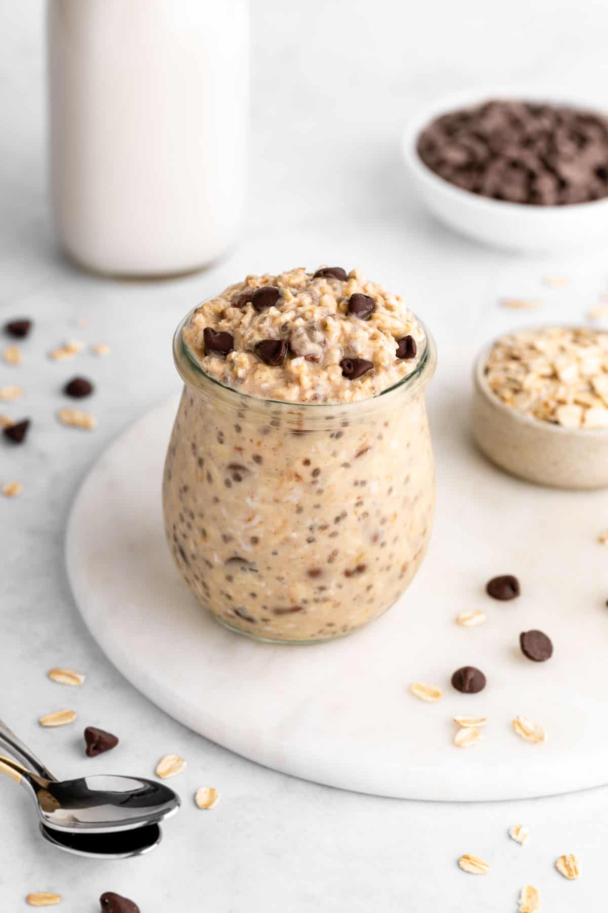 vegan cookie dough overnight oats with chocolate chips in a jar