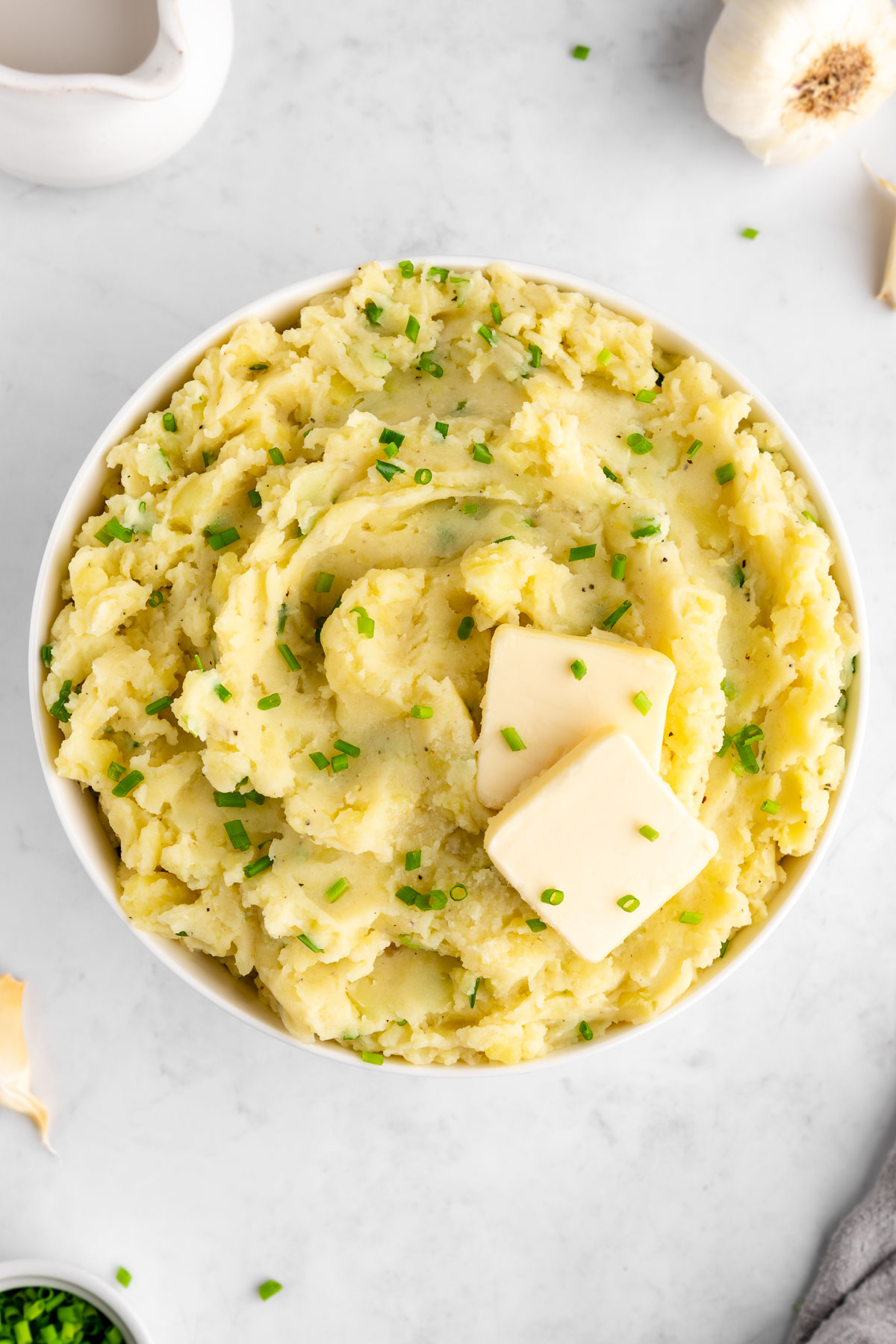 a bowl of vegan garlic and chive mashed potatoes