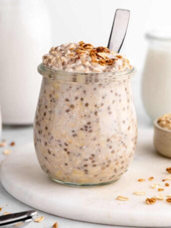 overnight oats recipe in a jar