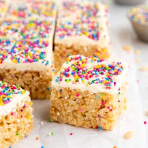 birthday cake rice krispie treats with white chocolate and sprinkles
