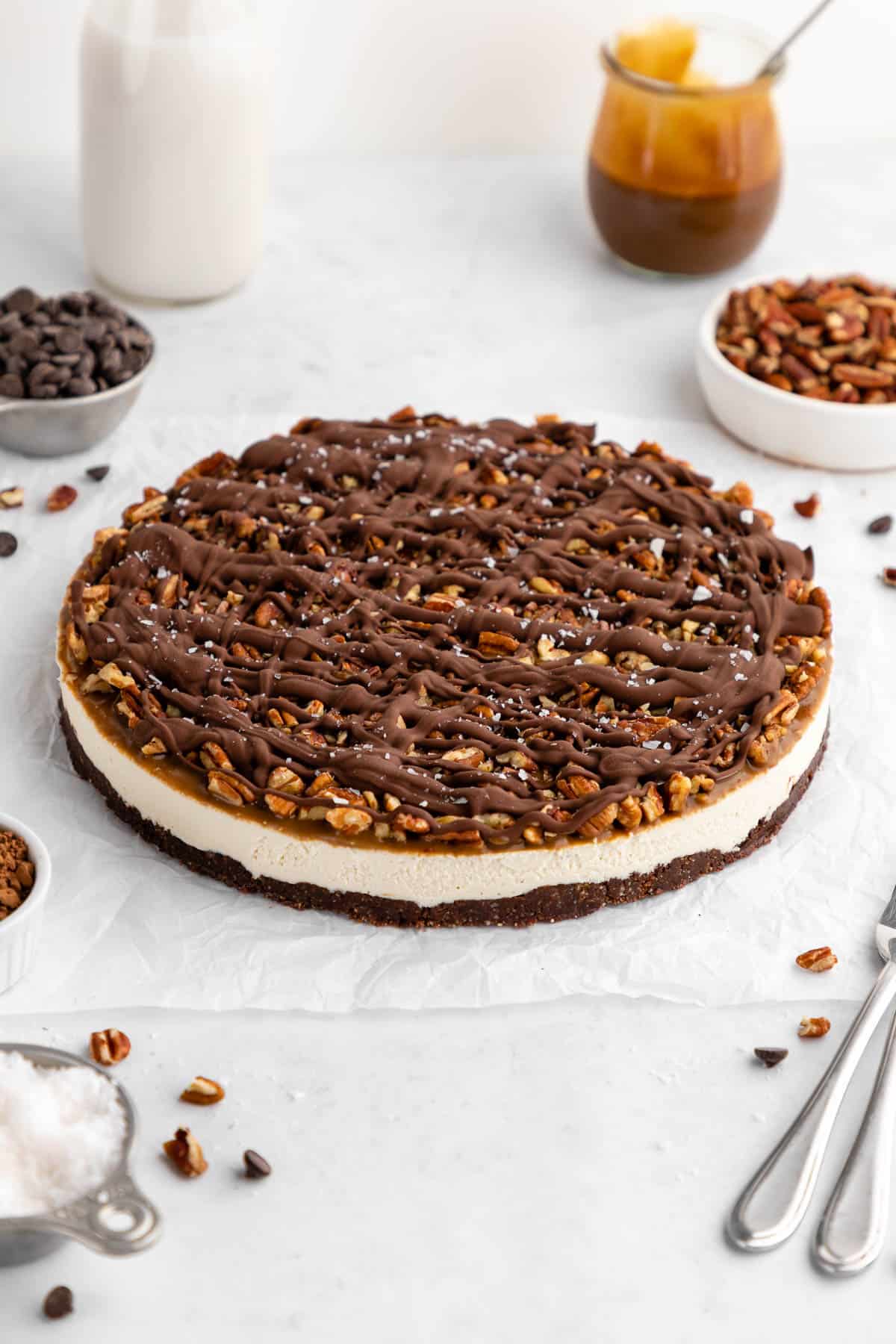 a no-bake turtle cheesecake with caramel, pecans, and chocolate